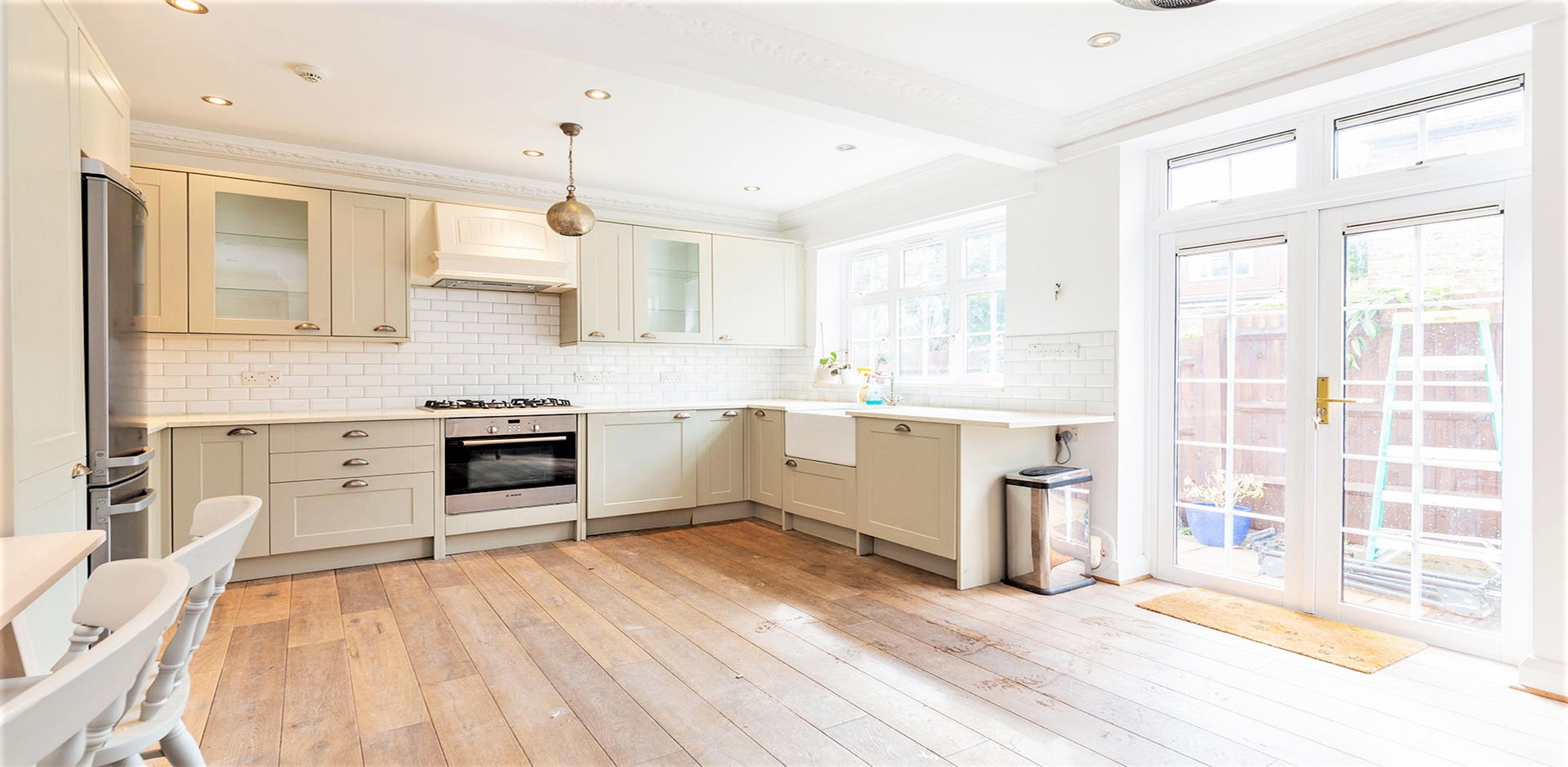 			3 Bedroom, 1 bath, 1 reception Flat			 Little Ealing Lane, South Ealing W5